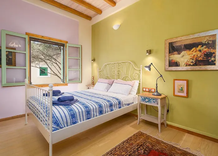 Olive Leaf Firostefani