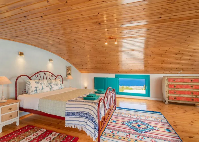 Holiday home Olive Leaf Firostefani